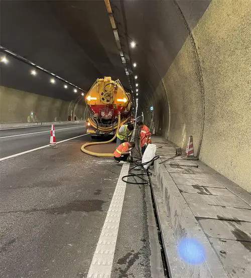 牟定隧道排水渠清淤